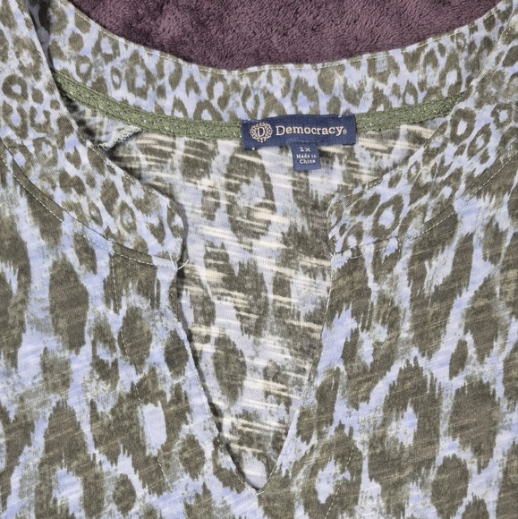 Democracy Light Blue With Green Cheetah Print Shirt Size 1X - Picture 2 of 6